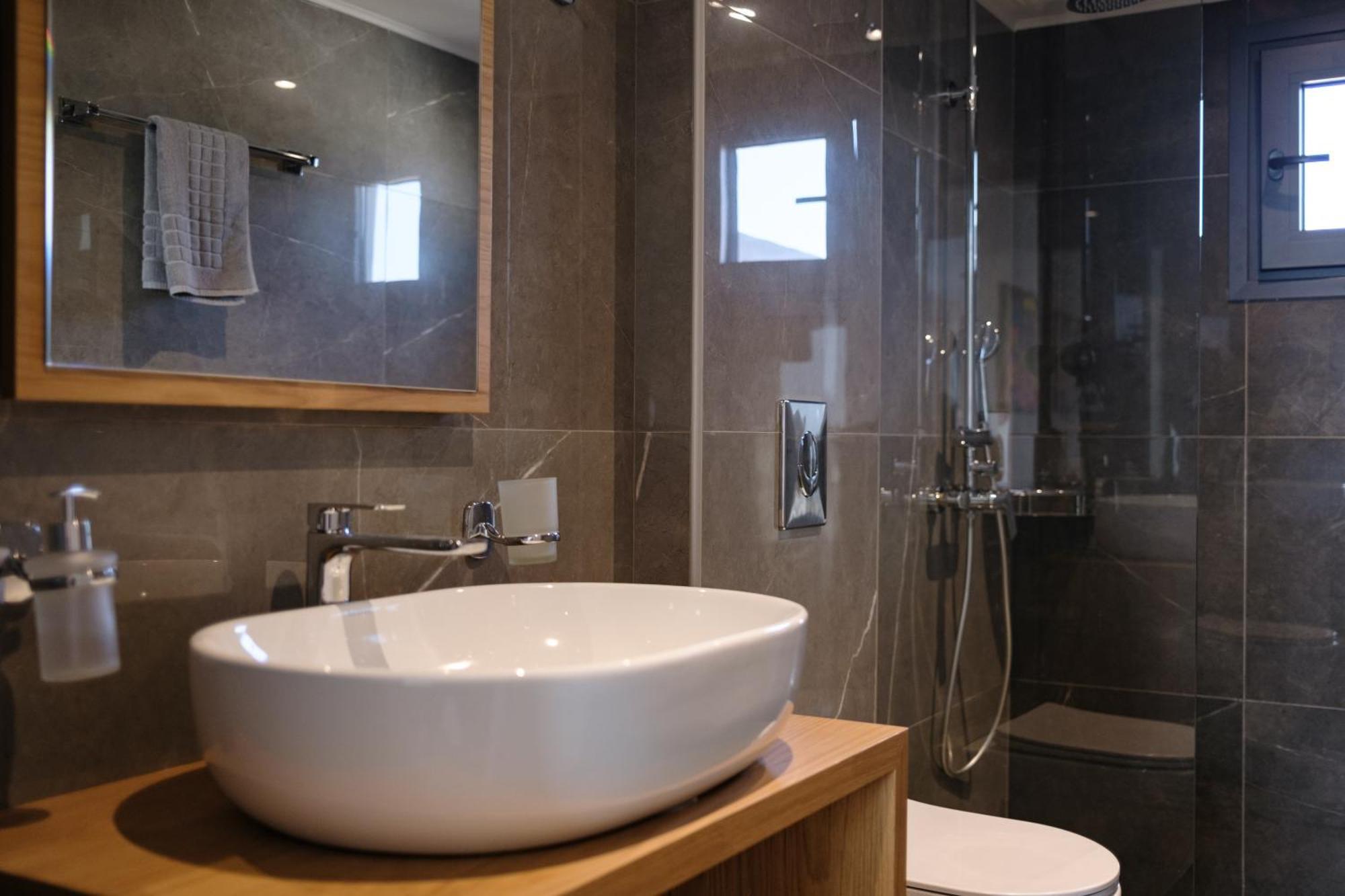 Sky-high 70sqm Penthouse W. Stunning Views - 05 Apartamento Chrissi Akti Chania